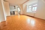 Schöne 4-Zimmer-Dachgeschoss Wohnung mit Einbauküche
