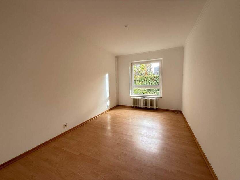 Renovierte 2 Zimmerwohnung mit Balkon und TG-Stellplatz in Lokstedt 2 zimmer