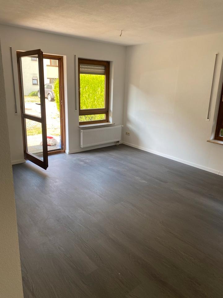 Moderne 2-Zimmer-Erdgeschoßwohnung mit Garten und Garage
