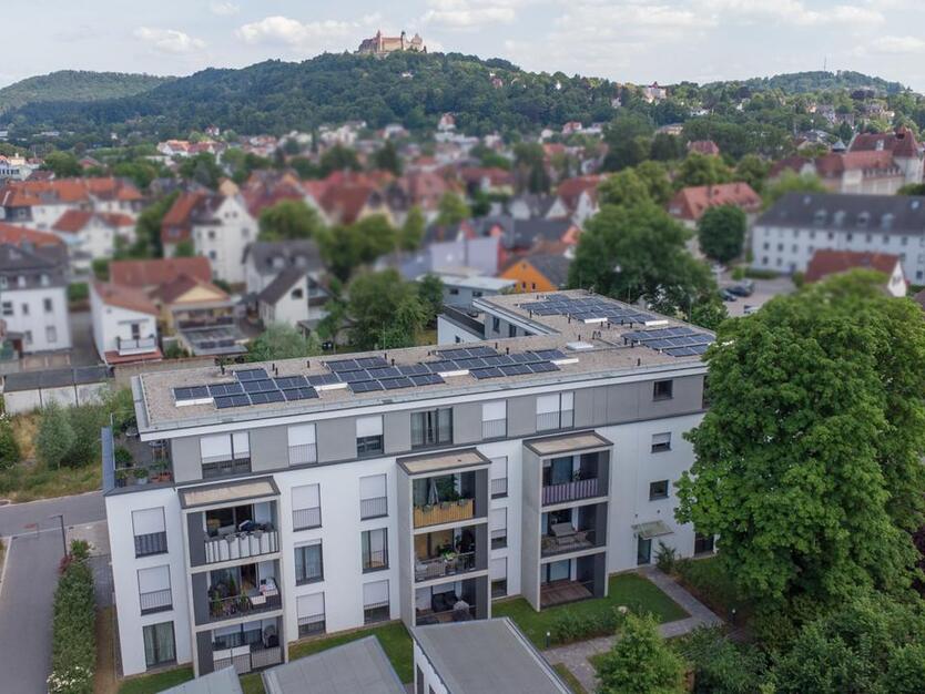 Großzügige Neubauwohnung von Privat mit 4 Zimmern, Balkon, Stellplatz und Einbauküche zimmer