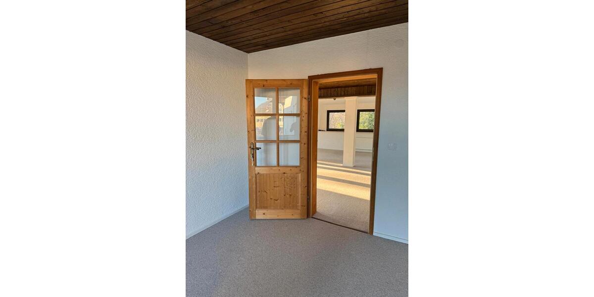 Dachgeschoßwohnung Königswinter - 3 Zimmer, 130 m&sup2;, 1.000&euro; | Angebot:25920056