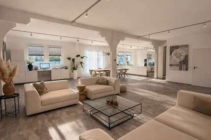 Wohnung Villingen-Schwenningen Schwenningen - 5 Zimmer, 272 m&sup2;, 2.500&euro; | Angebot:27199324