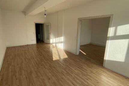 Großzügige 4-Zimmer-Mietwohnung mit Balkon – frisch renoviert, sehr hell und ideal für Familien 4 zimmer