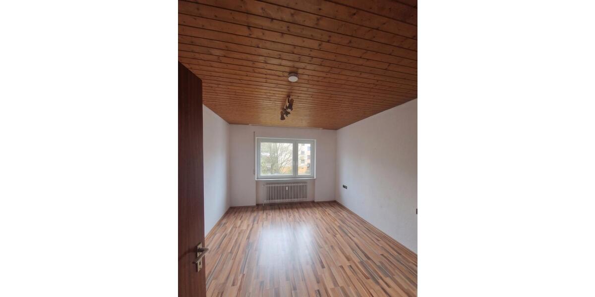 Wohnen auf Zeit Esslingen am Neckar Hegensberg - 15 Zimmer, 80 m&sup2;, 420&euro; | Angebot:26581446