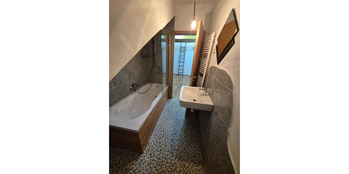 Dachgeschoßwohnung Uehlfeld - 1 Zimmer, 43 m&sup2;, 390&euro; | Angebot:24893395