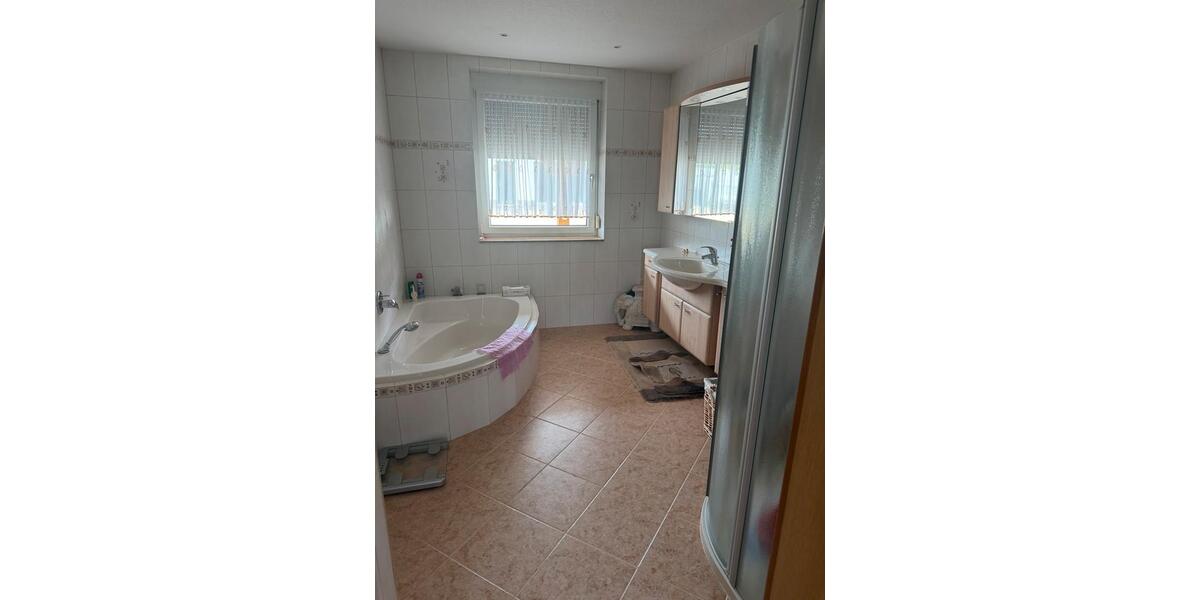 Einfamilienhaus Elsterwerda - 3 Zimmer, 90 m&sup2;, 1.500&euro; | Angebot:25285363