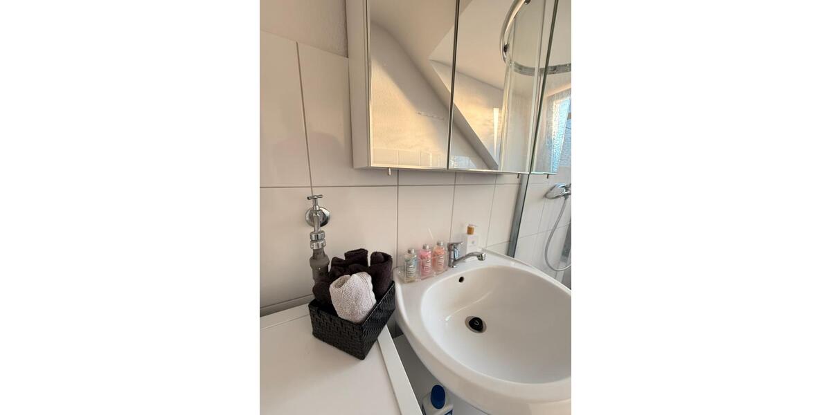 Dachgeschoßwohnung Neuss - 3 Zimmer, 75 m&sup2;, 1.675&euro; | Angebot:24729792