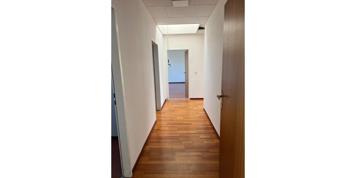 WG in Elmshorn im 1. OG – 158 m², sofort frei 4 zimmer