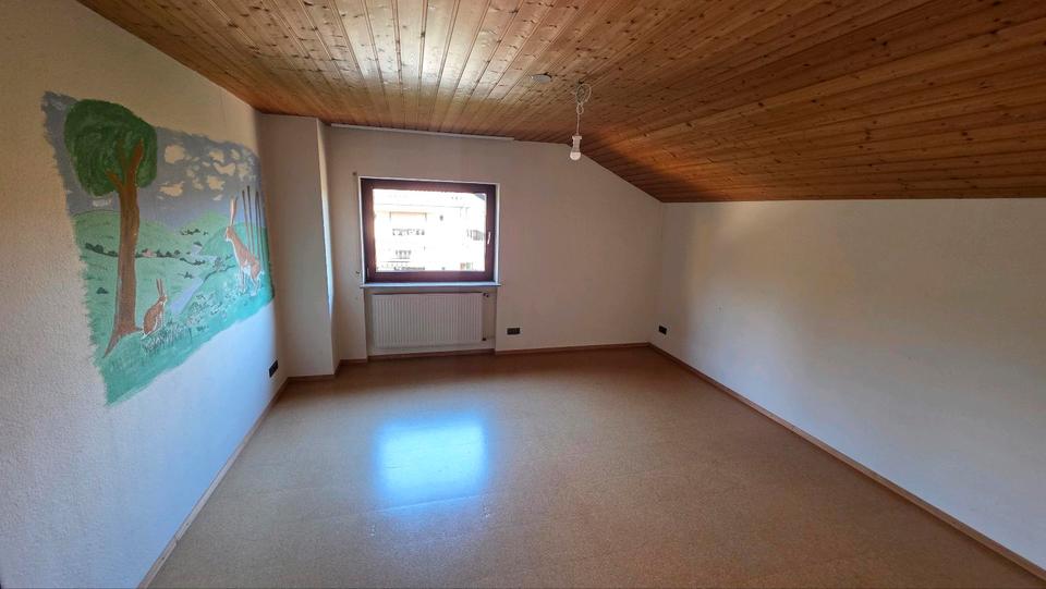 Dachgeschoßwohnung Meckesheim - 4 Zimmer, 134 m&sup2;, 1.500&euro; | Angebot:26007783