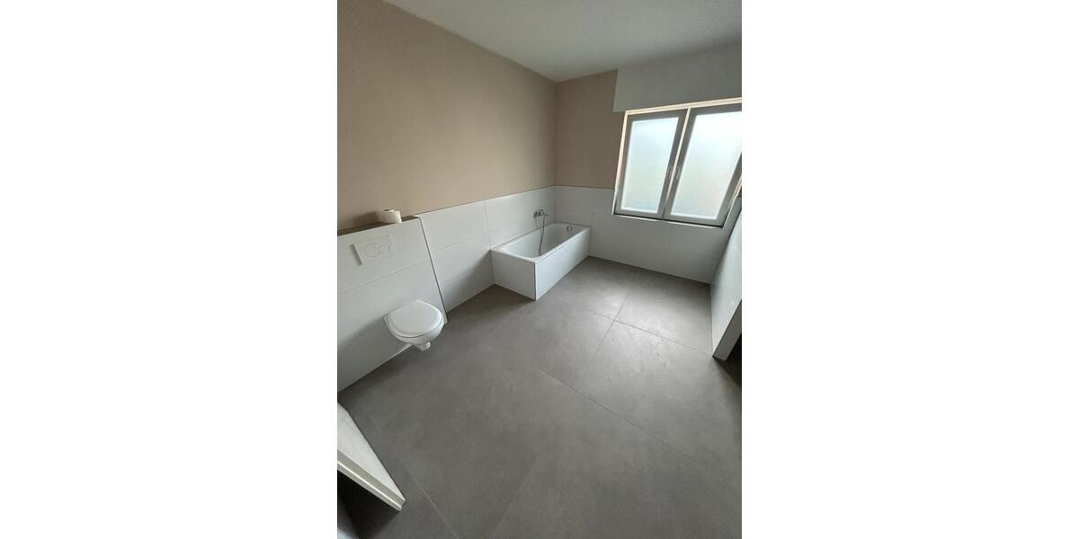 Erdgeschoßwohnung Wildeshausen - 5 Zimmer, 186 m&sup2;, 1.500&euro; | Angebot:25853411