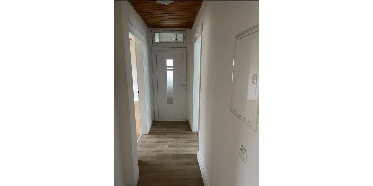 Wohnung ca 98 qm ab 01.04.26, saniert mit EBK, 1OG Zentralle Lage 5 zimmer