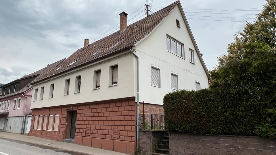 Erdgeschoßwohnung Bad Wildbad - 3 Zimmer, 100 m&sup2;, 870&euro; | Angebot:26061230