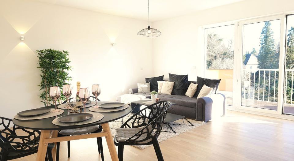 Lichtdurchflutete, in allen Räumen sehr helle Penthouse-Wohnung