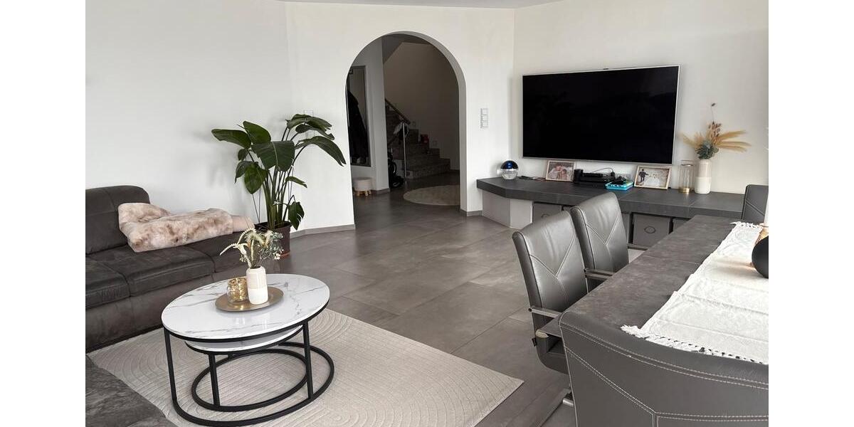 Einfamilienhaus Bergneustadt - 5 Zimmer, 180 m&sup2;, 1.700&euro; | Angebot:25998375