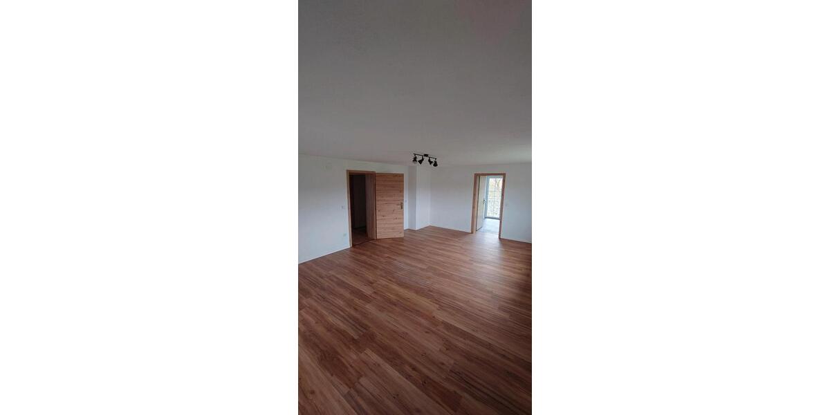 Etagenwohnung Freisen - 3 Zimmer, 95 m&sup2;, 695&euro; | Angebot:26641400