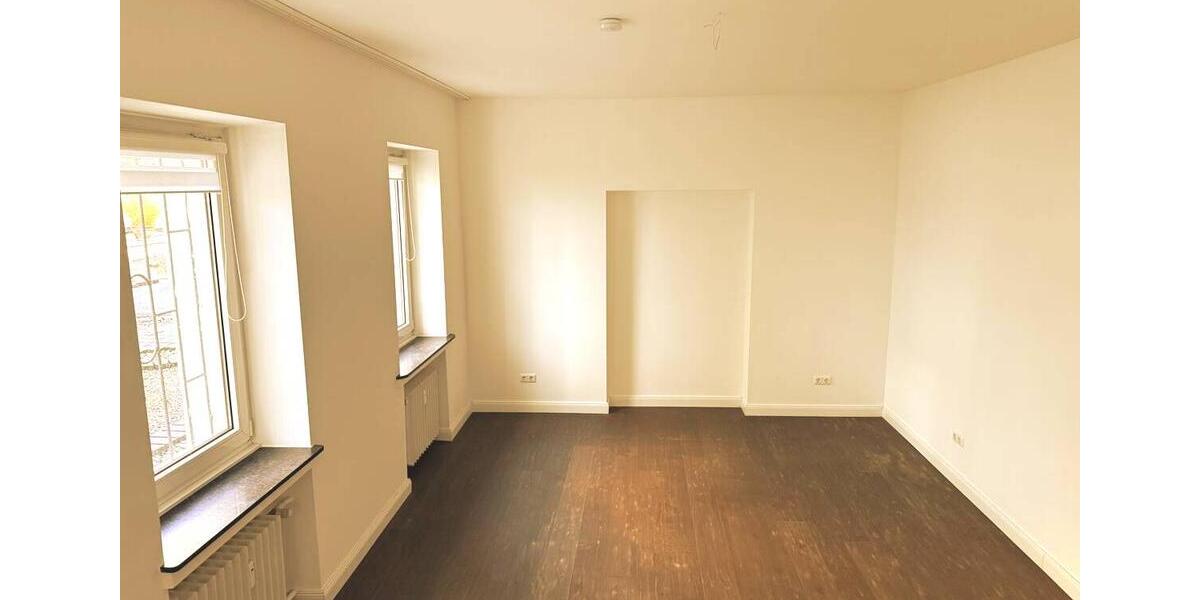 Etagenwohnung Düsseldorf Stadtmitte - 3 Zimmer, 103 m&sup2;, 1.700&euro; | Angebot:24443384