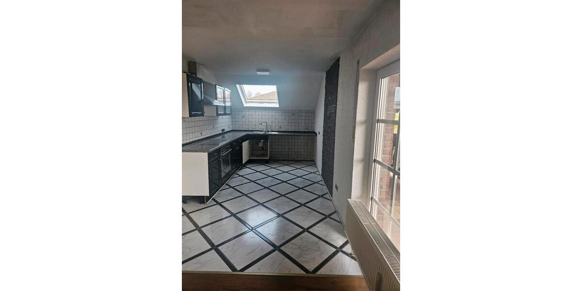 Dachgeschoßwohnung Windeck - 3 Zimmer, 85 m&sup2;, 980&euro; | Angebot:26044654