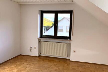 Dachgeschoss-Wohnung mit Blick auf den Main ab sofort mietbar zimmer