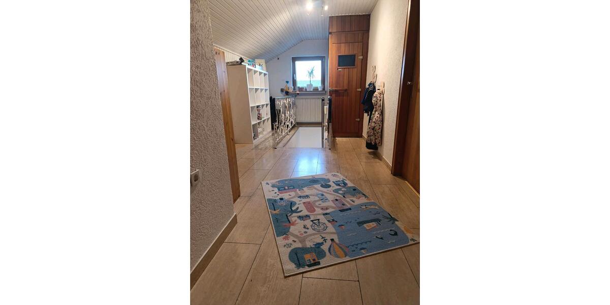 Einfamilienhaus Windhagen - 7 Zimmer, 180 m&sup2;, 1.600&euro; | Angebot:25424853