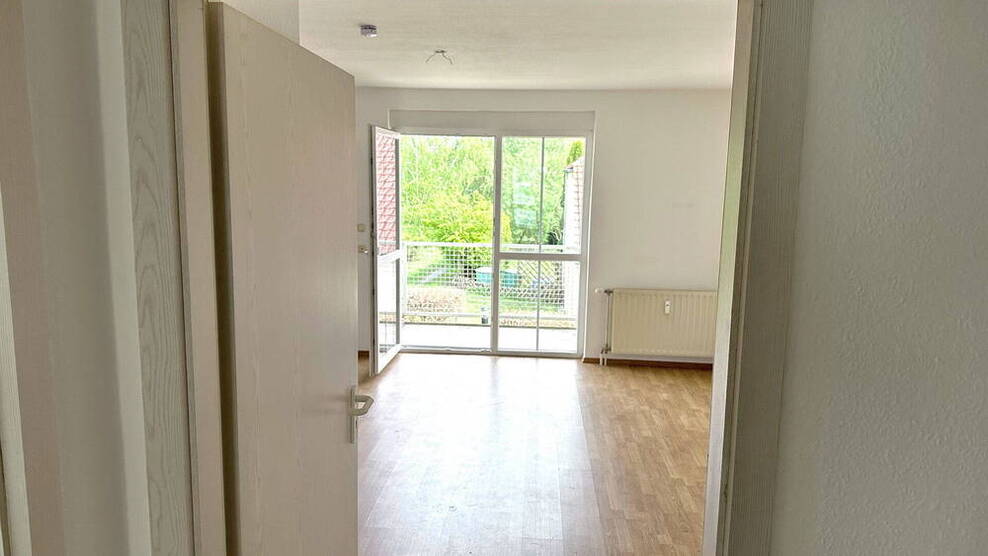Wohnen in grüner Ruhe - Nähe Golfplatz Motzen, BER mit Balkon, EBK & Tiefgarage