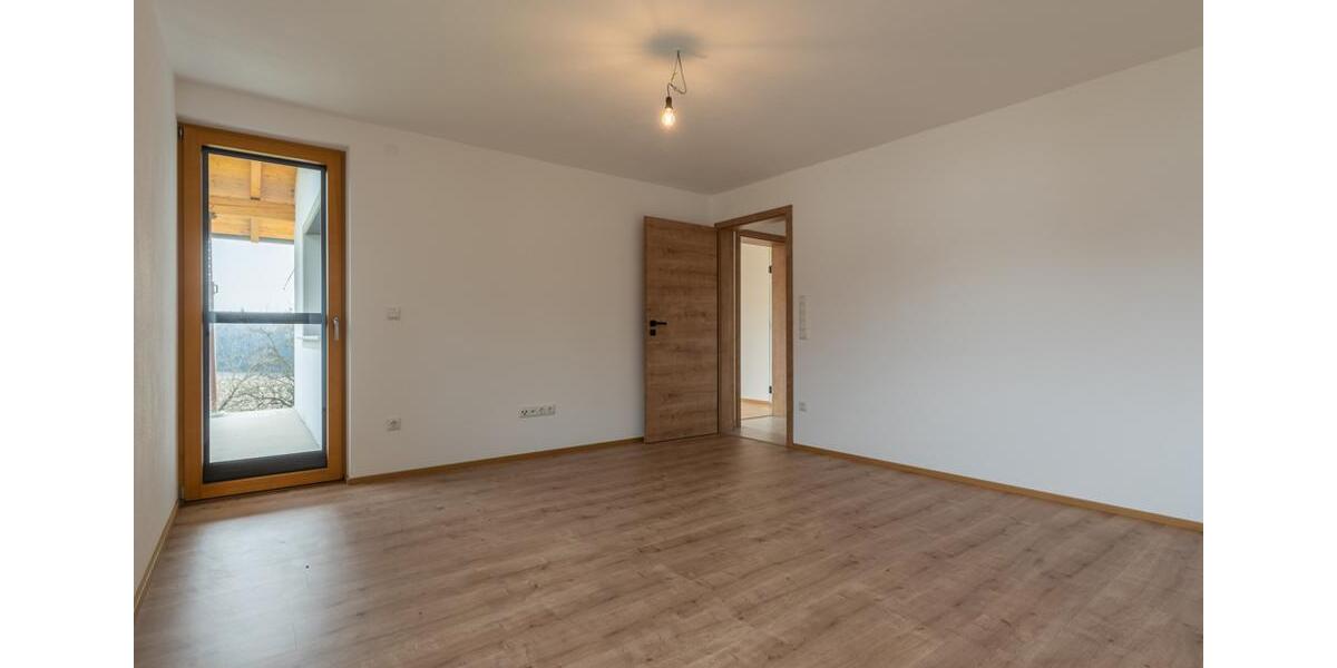Etagenwohnung Neuburg am Inn - 4.5 Zimmer, 130 m&sup2;, 1.500&euro; | Angebot:26131537