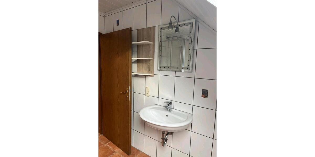 Dachgeschoßwohnung Windeck - 2 Zimmer, 72 m&sup2;, 600&euro; | Angebot:26296374