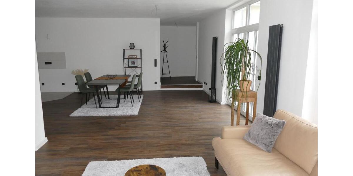 einmalige Terrassenwohnung mit Einbauküche ab 1.4.2026 2.5 zimmer