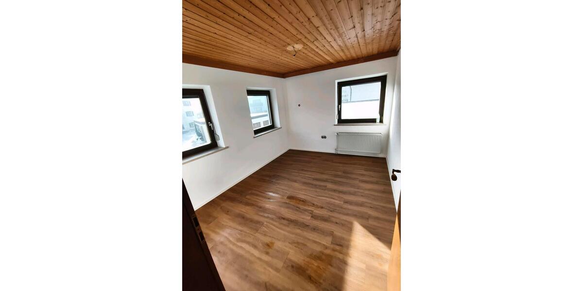 Etagenwohnung Traunstein - 5 Zimmer, 92 m&sup2;, 1.160&euro; | Angebot:24978593