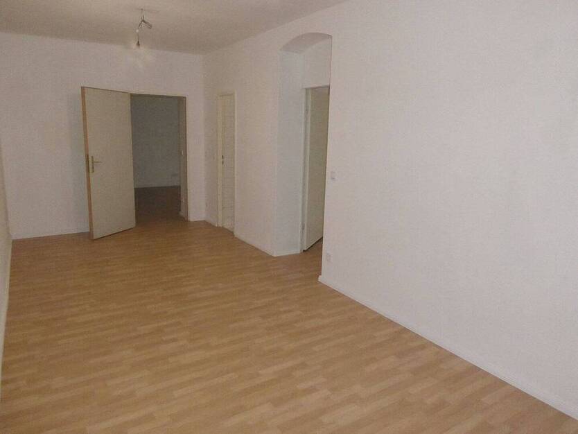 Hessenallee – SOUTERRAIN-Wohnung – großzügiger Grundriss – 2 Zimmer