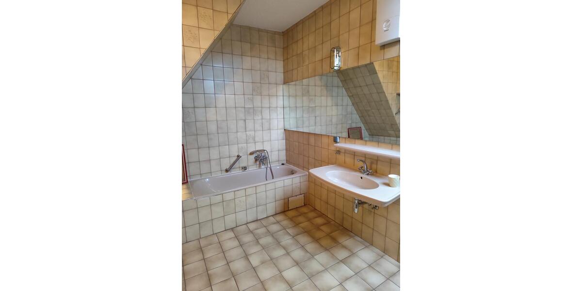 Dachgeschoßwohnung Saarbrücken - 3 Zimmer, 90 m&sup2;, 850&euro; | Angebot:24745389