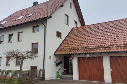 2-Zimmer-Wohnung (1. OG) in Graben mit Balkon und Garage 2 zimmer