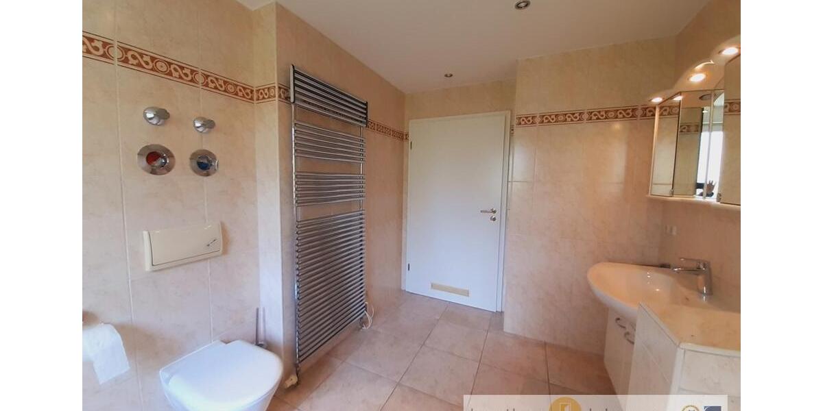 Etagenwohnung Wiesbaden Südost - 4 Zimmer, 152 m&sup2;, 1.900&euro; | Angebot:26634360