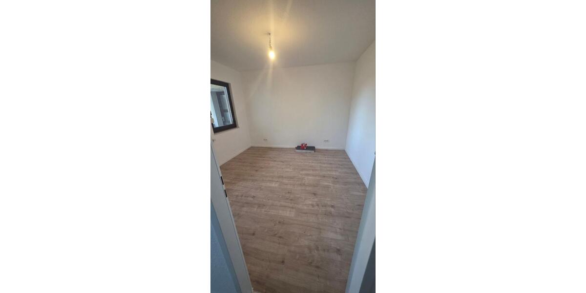 Vermietung: Sanierte & voll möblierte 2-Zimmer-Wohnung mit Balkon 2 zimmer