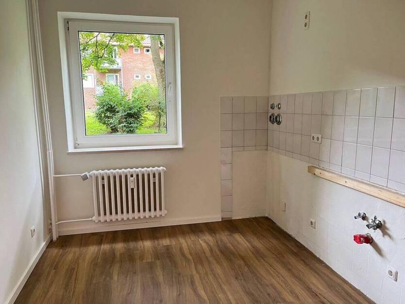 Erdgeschoßwohnung mit Balkon für Selbstgestalter ab sofort verfügbar!