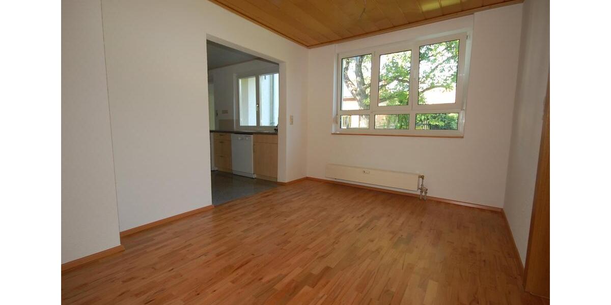 Erdgeschoßwohnung Salem - 3 Zimmer, 141 m&sup2;, 1.200&euro; | Angebot:26443349