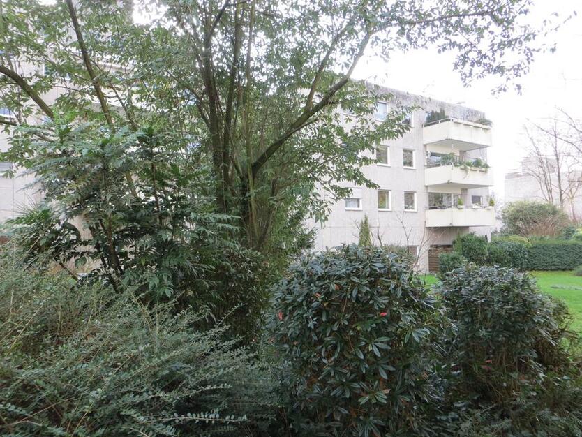 sehr ruhig gelegene Zweizimmerwohnung in Refrath zimmer