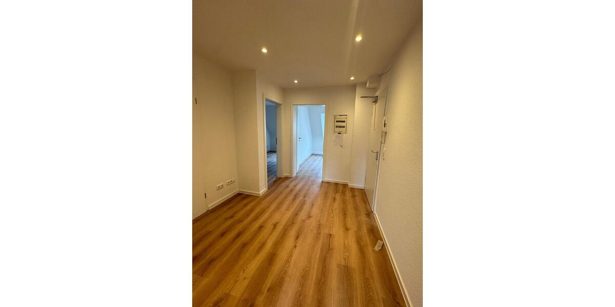 Dachgeschoßwohnung Siegen - 4 Zimmer, 67 m&sup2;, 650&euro; | Angebot:26587523