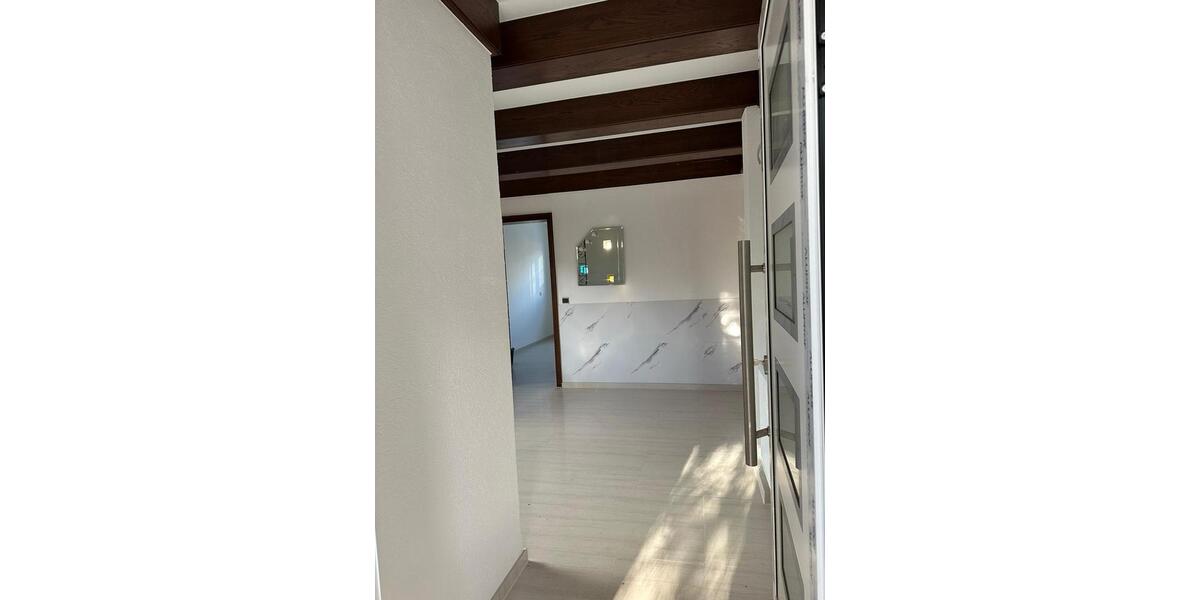 Erdgeschoßwohnung Uhingen - 4 Zimmer, 120 m&sup2;, 1.600&euro; | Angebot:25988250