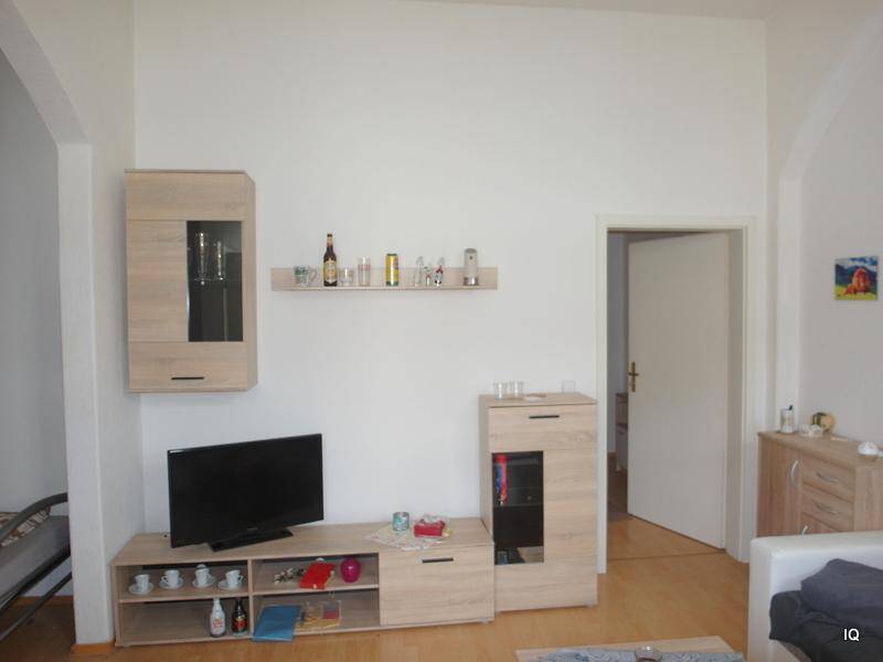 Ab Oktober 2025: Kleine SingleWohnung mit Balkon (Hofseite), Schlafecke, Laminatboden und Badewanne