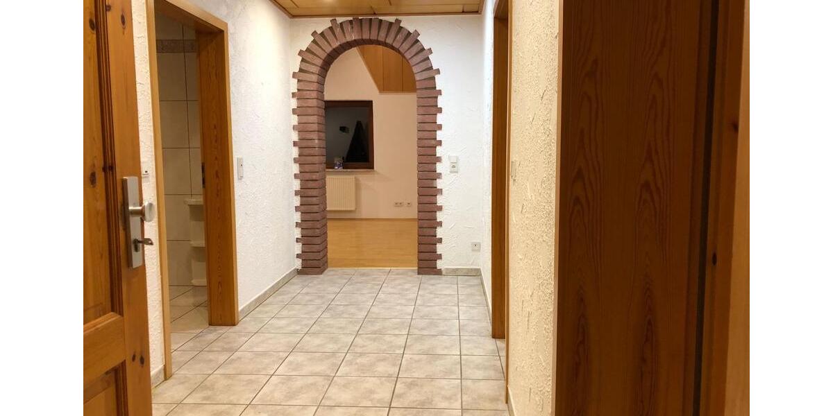 Dachgeschoßwohnung Marburg - 3 Zimmer, 90 m&sup2;, 900&euro; | Angebot:26617514