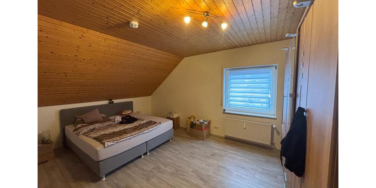 Dachgeschoßwohnung Hargesheim - 3 Zimmer, 90 m&sup2;, 950&euro; | Angebot:25842211