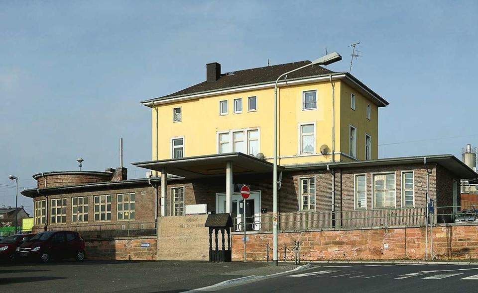 Neu renoviert! Kioskfläche direkt vom Eigentümer im Bahnhof Oestrich Winkel zu vermieten! zimmer