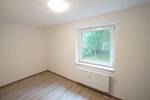 Sanierte und renovierte 3 Raum WE mit modernem BadeZimmer in ruhigem u. kleinem Mehrfamilienhaus