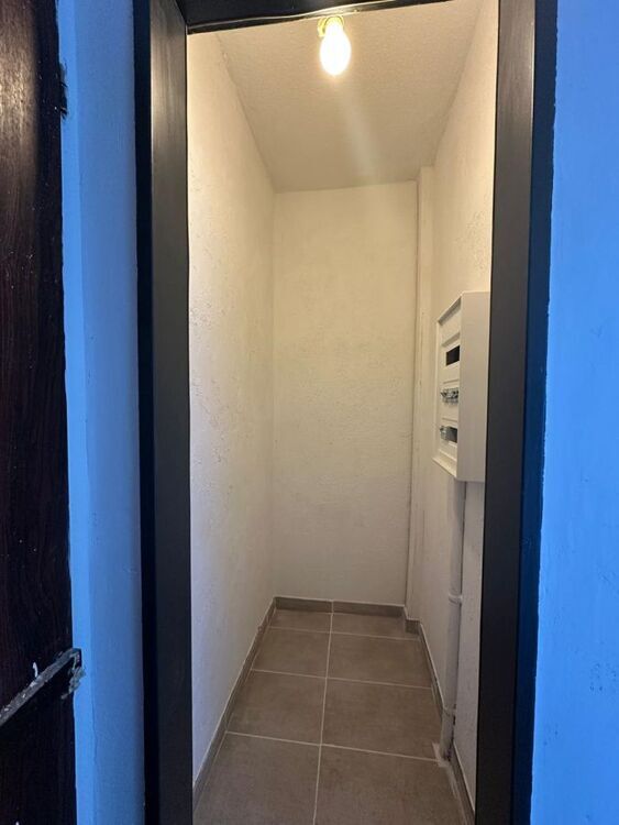 frisch sanierte 2,5 Zimmer Wohnung mit Balkon