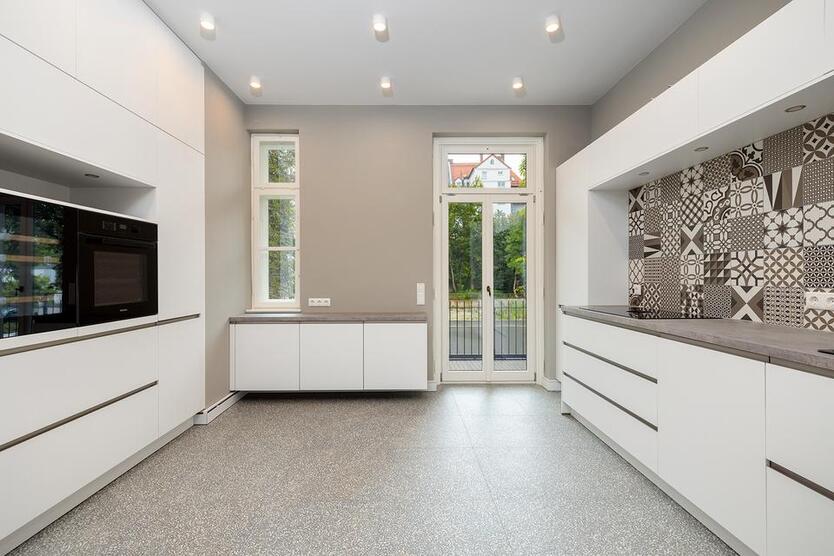 5-Zimmer-Wohnung im ersten Obergeschoss einer herrschaftlich sanierten Jugendstilvilla mit Balkon zimmer