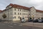 Die Gewerberäume befinden sich im Erdgeschoss eines Mehrfamilienhauses.<br>Ein Raum liegt ebenerdig und ist von der Straße aus begehbar, hier ist auch eine große Fensterscheibe, was den Raum sehr... zimmer