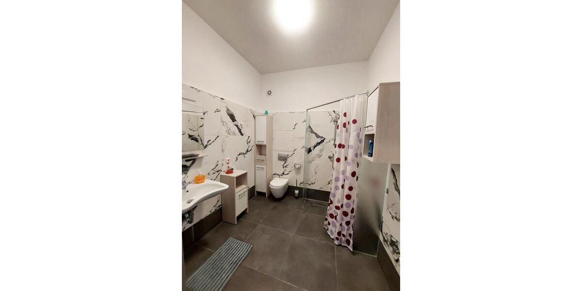 Gemütliche Wohnung mit Küche und Schlafzimmer. 1 zimmer