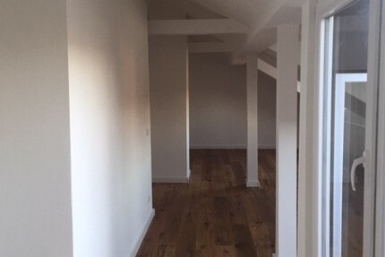 Neuwertige 3-Zimmer-DG-Wohnung mit Loggia und KFZ-Stellplatz Nbg-Schweinau 3 zimmer
