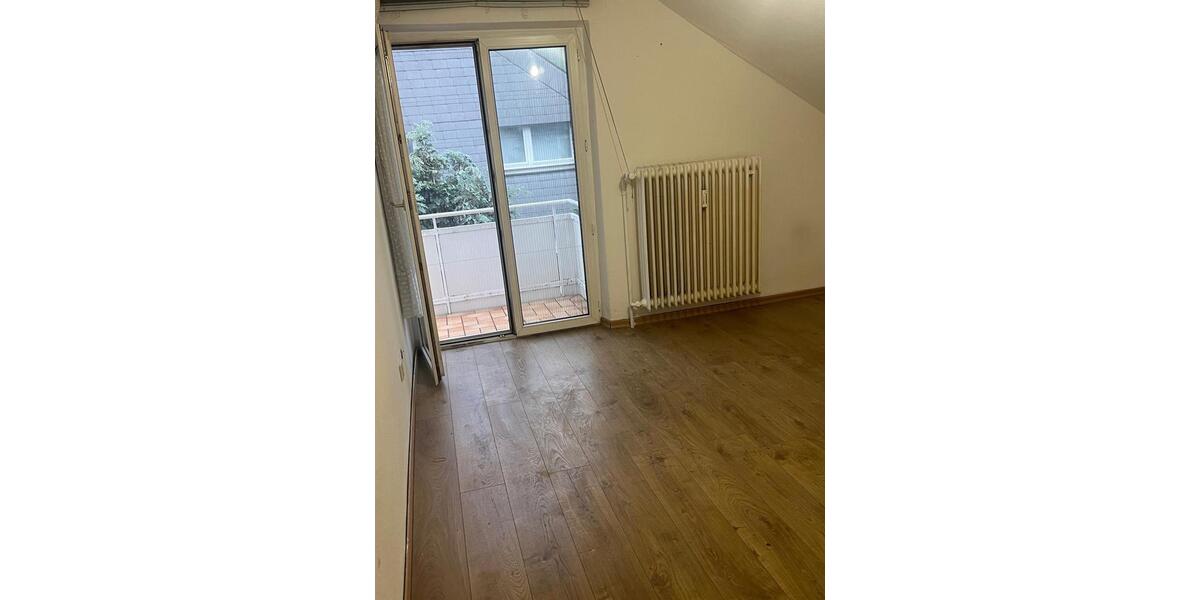 Dachgeschoßwohnung Leonberg - 4 Zimmer, 80 m&sup2;, 1.650&euro; | Angebot:26519368