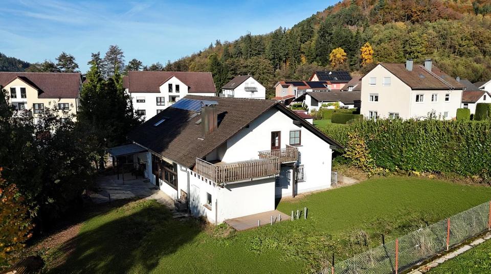 Einfamilienhaus Lahr (Schwarzwald) - 8 Zimmer, 220 m&sup2;, 1.990&euro; | Angebot:25363960